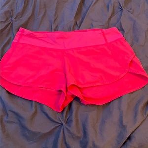 SIZE 4 LULULEMON SHORTS 2.5 INSEAM